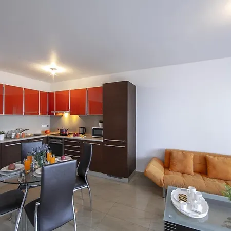 One Bedroom In Fig Tree Bay Апартаменты *